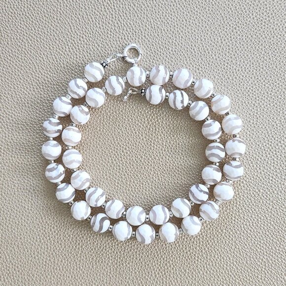 WHITE STRIPED TIBETAN AGATE NECKLACE--20" - Picture 1 of 2